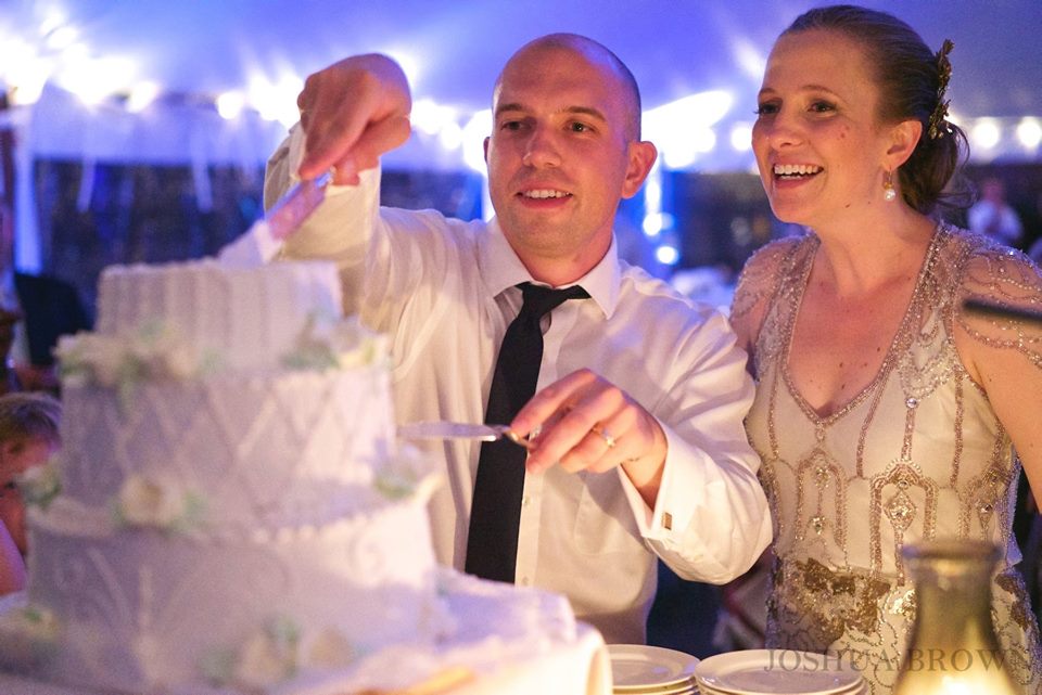 Justin & Anna Slicing their Cake
