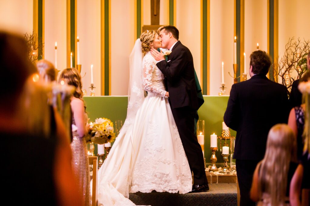 Victor & Justine kiss in the altar